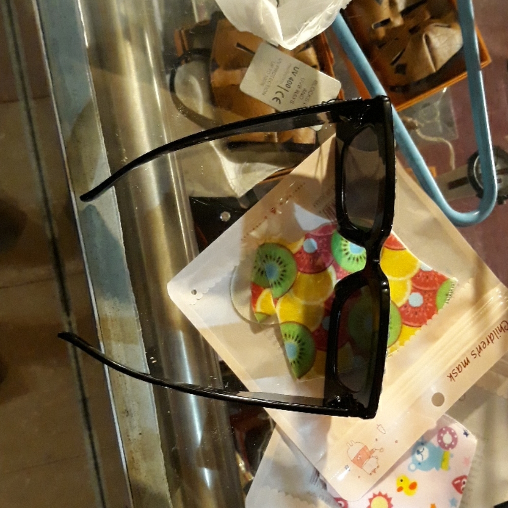 Glasses - Picture 4 of 5
